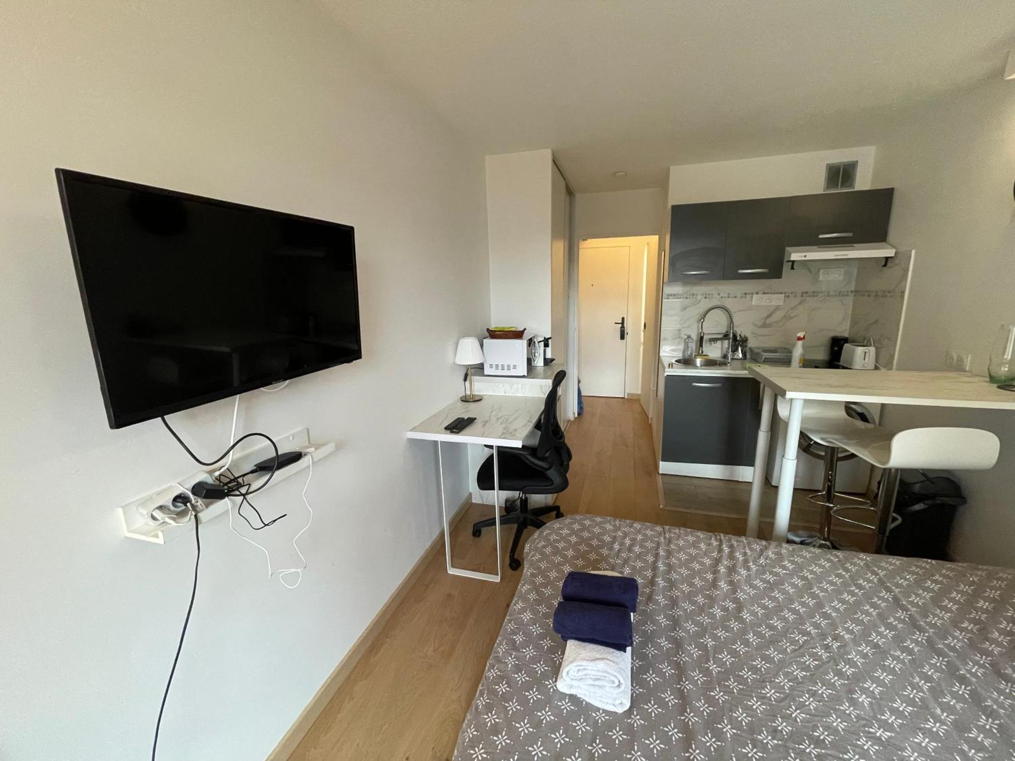Exclusive Private Apartment By Warilco - Pleyel 25 M2 - A 1 Minute De La Station Metro Carrefour Pleyel Сен-Дені Екстер'єр фото